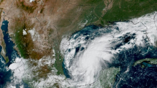 El hurac&aacute;n Isa&iacute;as genera fuertes lluvias y viento mientras se acerca a EEUU 