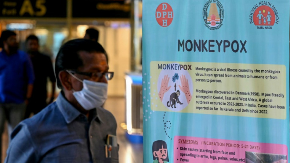Got&iacute;culas respirat&oacute;rias s&atilde;o via 'menor' de transmiss&atilde;o da mpox, segundo a OMS