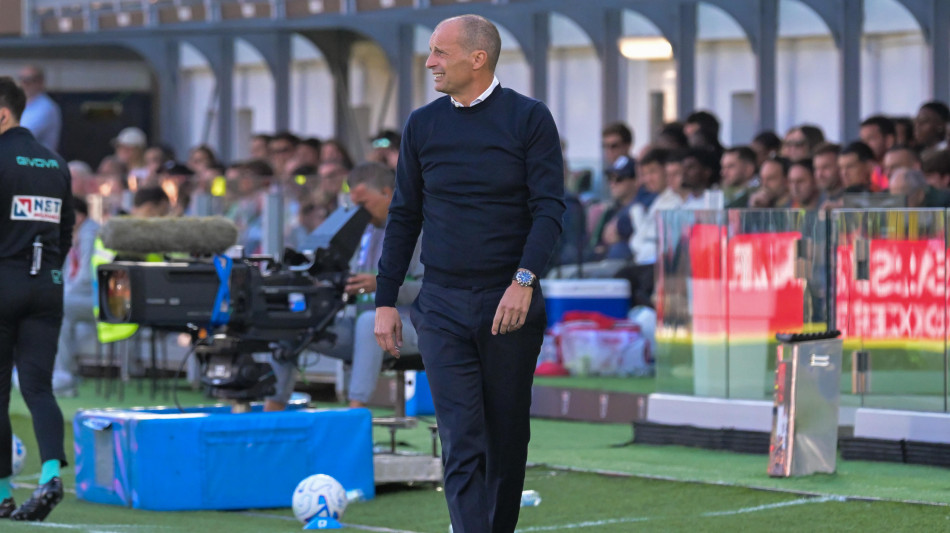 Calcio: Allegri 'preoccuparsi non serve, c'e' tempo per recuperare in campionato'