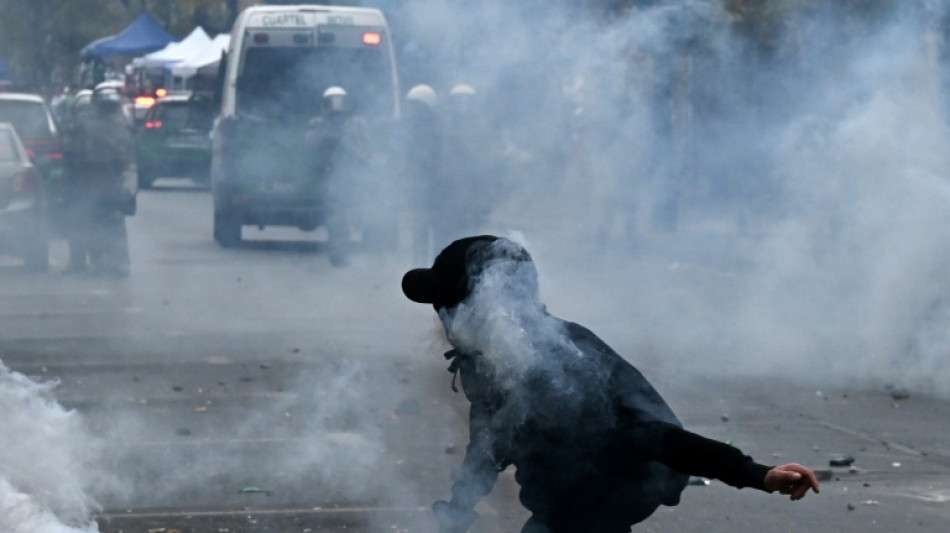 Confrontos e deten&ccedil;&otilde;es marcam marcha pelo Dia do Trabalho no Chile