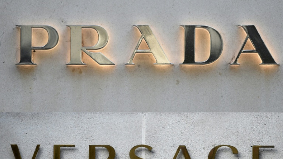 La UE aprueba la compra de Versace por Prada para crear un gigante del lujo italiano