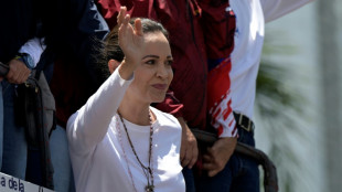 'Nunca estivemos t&atilde;o fortes': Machado reaparece em marcha opositora na Venezuela