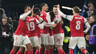 Arsenal beat Rosenior's Chelsea in League Cup semi first leg