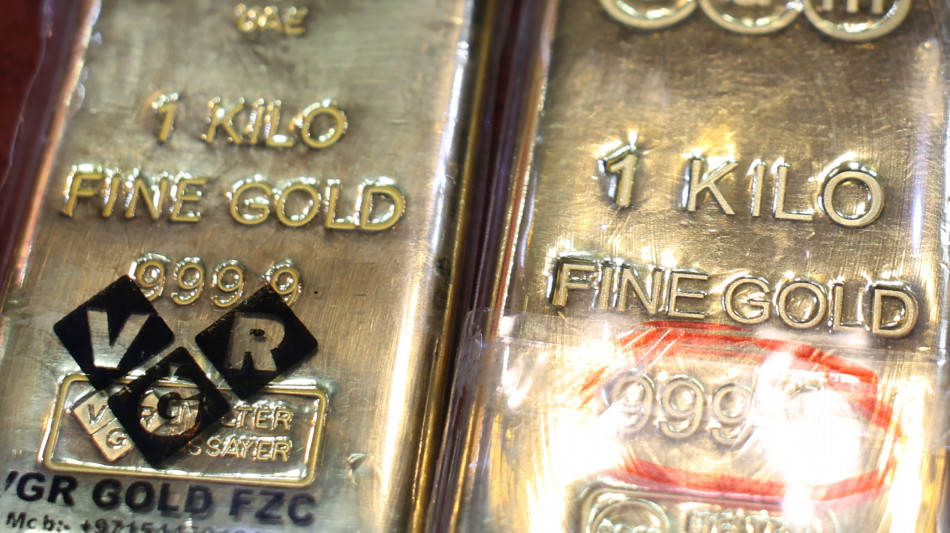 Il prezzo dell'oro sprofonda (-7%) dopo nuovi record