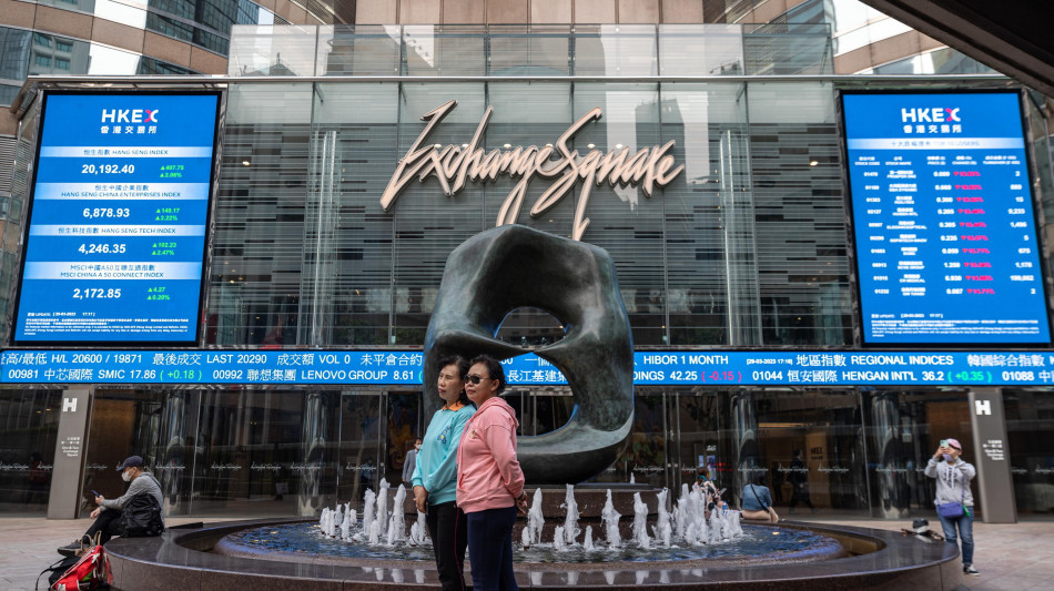 Borsa: Hong Kong positiva, apre a +1,82%