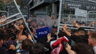 Manifestazione a Istanbul, polizia aziona cannoni e lacrimogeni