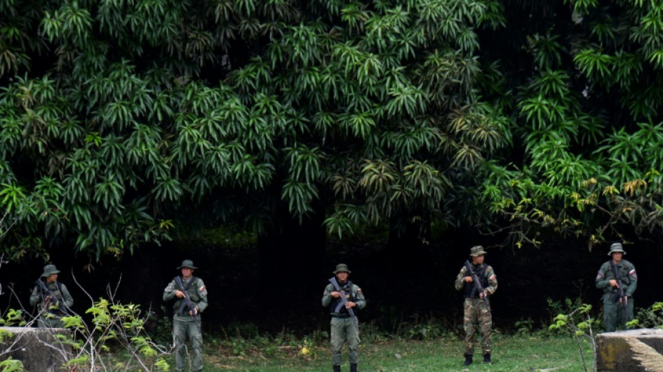 Caracas déploie l'armée près de la Colombie, Washington frappe des trafiquants présumés