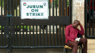 Le Nigeria ralenti par une gr&egrave;ve g&eacute;n&eacute;rale, reprise de n&eacute;gociations sur le salaire minimum