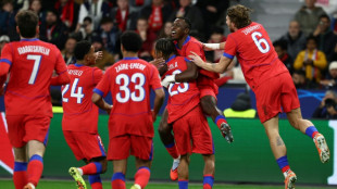 PSG atropela Leverkusen (7-2) e passa a liderar a Champions