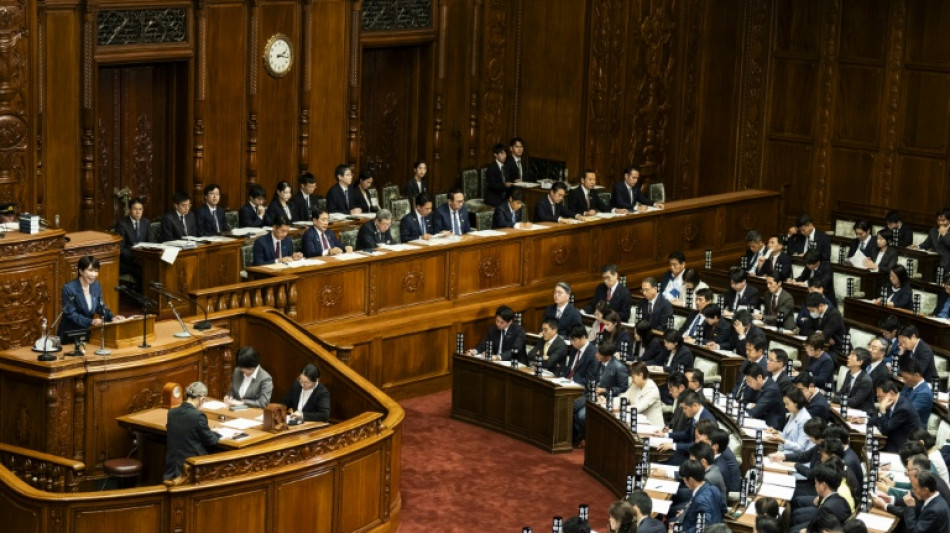 La primera ministra de Jap&oacute;n califica a China de "vecino importante" y promete una relaci&oacute;n estable