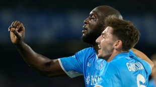 Napoli beat Milan to stay on heels of Serie A leaders Inter