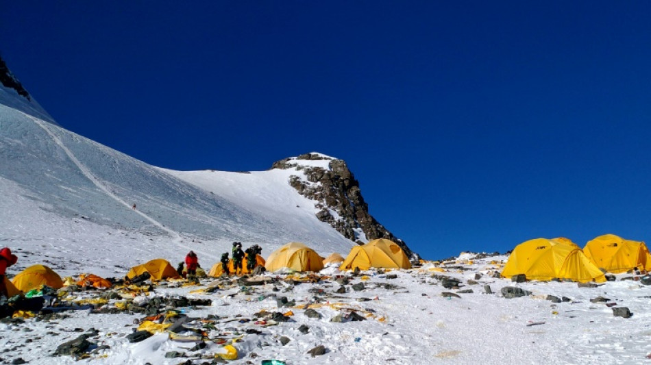 Recycler les d&eacute;chets de l'Everest, le pari perch&eacute; d'&eacute;tudiants fran&ccedil;ais