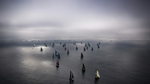 Vend&eacute;e Globe: un grand d&eacute;part au calme apr&egrave;s des adieux &eacute;mouvants