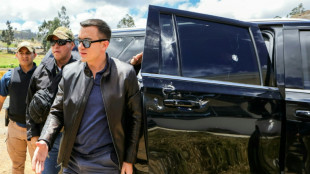 El presidente de Ecuador sale ileso de un ataque a balazos a su veh&iacute;culo