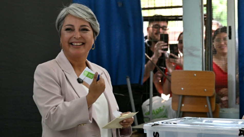 A pragmatic communist and a far-right leader: Chile's presidential finalists 