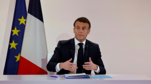 Macron will Bildschirmzeit f&uuml;r Kinder begrenzen und Schuluniformen einf&uuml;hren