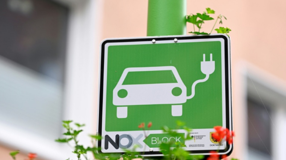 Öffentliche Ladepunkte für E-Autos: Autoindustrie fordert mehr Tempo beim Ausbau