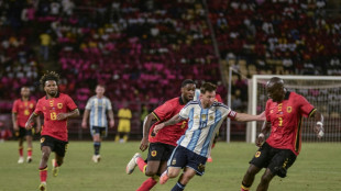 Argentina vence amistoso contra Angola (2-0) com gol e assist&ecirc;ncia de Messi