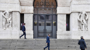 Borsa: Milano sale con moda e banche, tonfo di Acea e De Nora