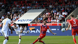 Last-gasp Buendia goal keeps Leverkusen's Bundesliga title hopes alive