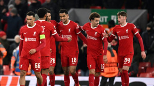 Liverpool e Leverkusen vencem e v&atilde;o &agrave;s oitavas da Liga Europa