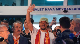 Am Flughafen: Sané begeistert in Istanbul empfangen