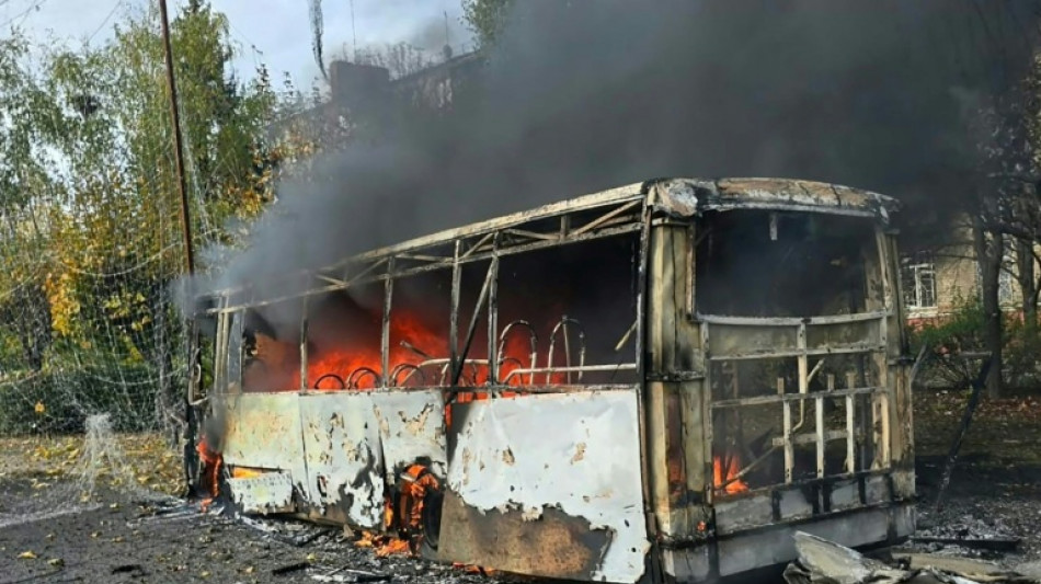 Bombardeo ruso contra dos autobuses en Ucrania deja 30 muertos