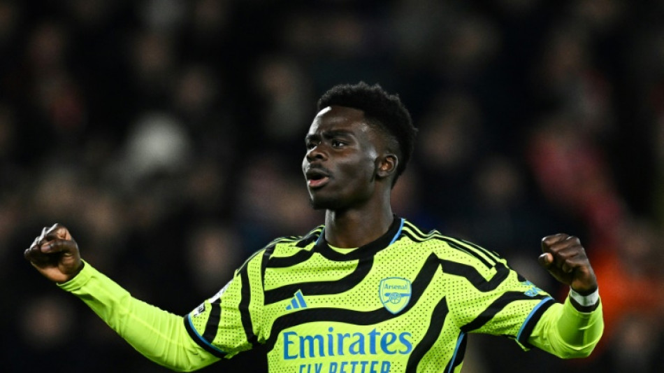 Arsenal vence Nottingham Forest e &eacute; vice-l&iacute;der da Premier League