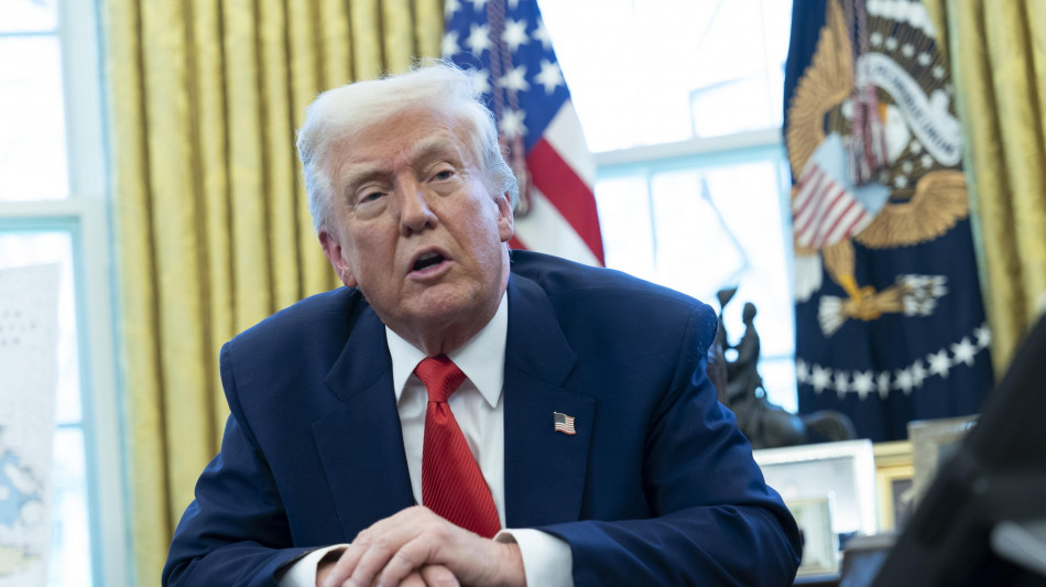Trump, 'produrre in Usa, non saremo ostaggio della Cina'