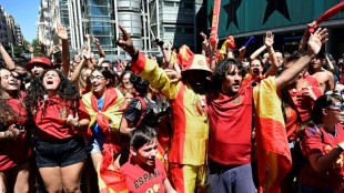 Torcedores v&atilde;o &agrave;s ruas de Madri para comemorar t&iacute;tulo da Espanha na Copa feminina