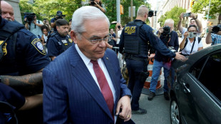 Condenado por corrup&ccedil;&atilde;o, senador Bob Men&eacute;ndez deve deixar cargo em agosto (imprensa)