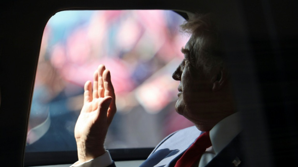 Trump, en route pour le Japon, résolument optimiste sur un accord avec la Chine