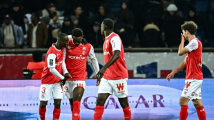 Ten-man PSG held as dogged Reims strike late