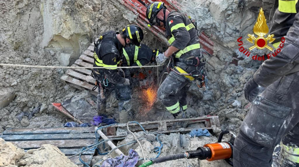++ Sommerso dalla terra mentre lavora in una cava,muore operaio ++