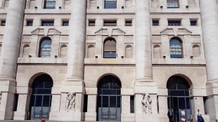 Borsa: Milano tiene (+0,4%), sprint di Tim, Campari e Banco