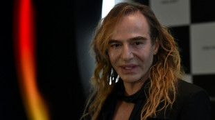 John Galliano cancela exposi&ccedil;&atilde;o ap&oacute;s cr&iacute;ticas por antissemitismo
