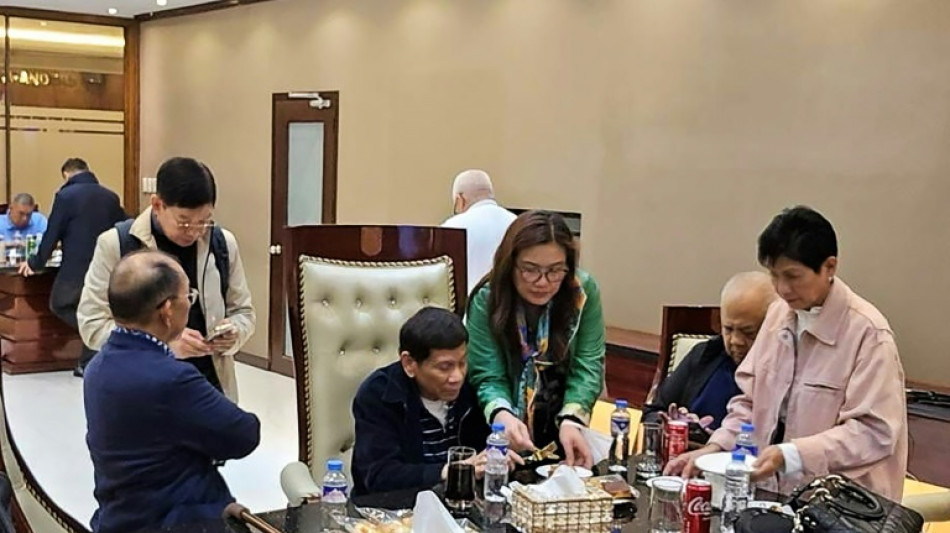 Escale &agrave; Duba&iuml; de l'ex-pr&eacute;sident philippin Duterte en voie de transfert vers la CPI &agrave; La Haye