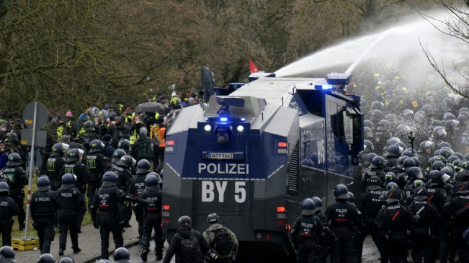Einsatz bei AfD-Veranstaltung in Gie&szlig;en: Mehr als 50 Polizisten verletzt