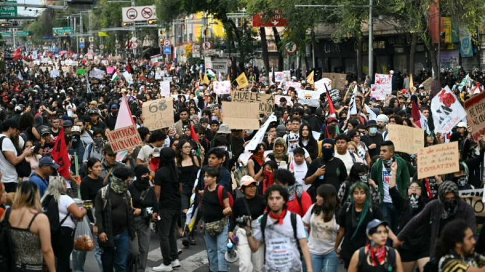 Apoyo a palestinos y disturbios marcan marcha por masacre de Tlatelolco en México