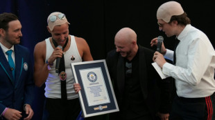 Le rappeur Pitbull &eacute;tablit un record du monde du plus grand rassemblement de faux cr&acirc;nes chauves