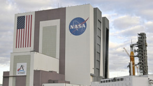 Sortie de la fus&eacute;e lunaire de la Nasa en amont du lancement d'Art&eacute;mis 2