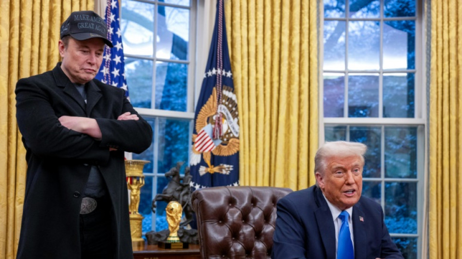 Trump se burla de la prensa y defiende su relaci&oacute;n con Elon Musk