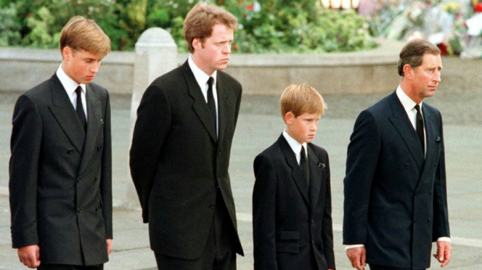 Buckingham desmiente las acusaciones del hermano de la princesa Diana contra Carlos III