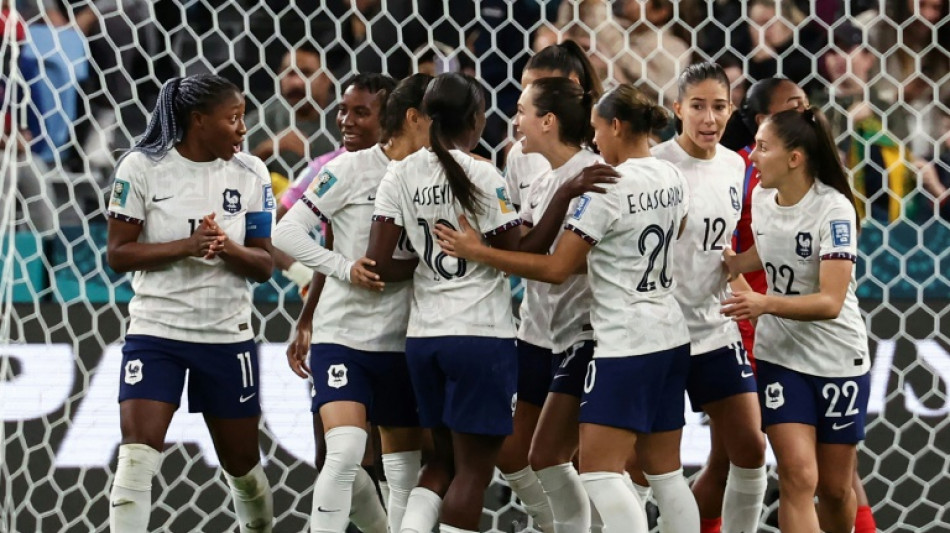 Fran&ccedil;a vence Panam&aacute; (6-3) e vai &agrave;s oitavas da Copa feminina como l&iacute;der do grupo do Brasil