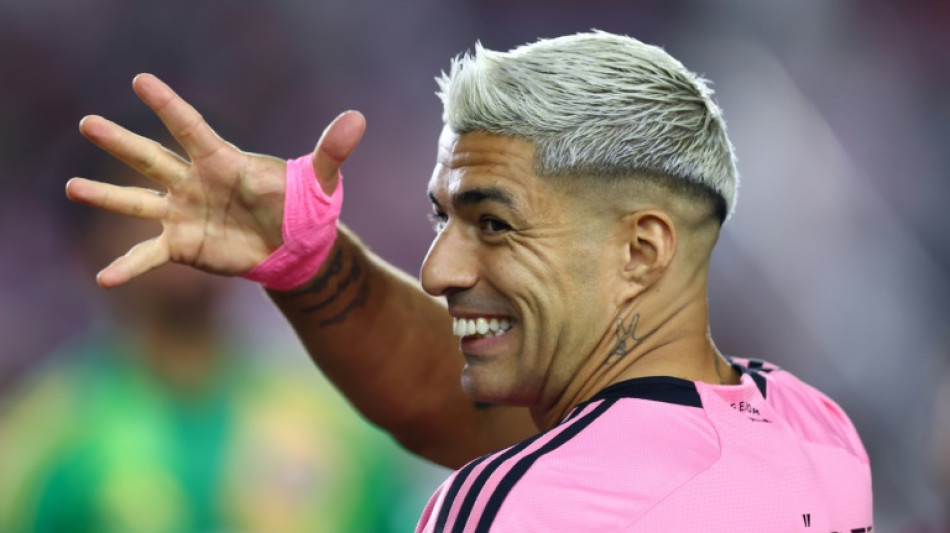 Luis Su&aacute;rez renova com o Inter Miami at&eacute; o final de 2025