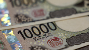 Euro apre in lieve calo a 1,17, sale Yen in attesa elezioni