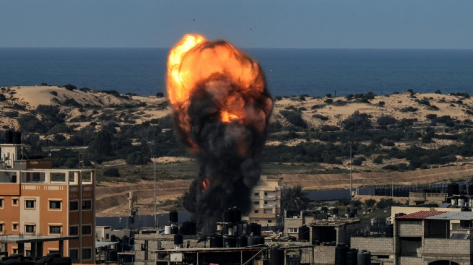 Israel luta sem tr&eacute;gua contra Hamas, que n&atilde;o libertar&aacute; ref&eacute;ns 'sem negocia&ccedil;&atilde;o'