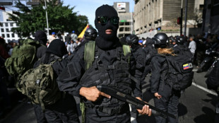 Caracas en silencio y custodiada tras bombardeos de EEUU