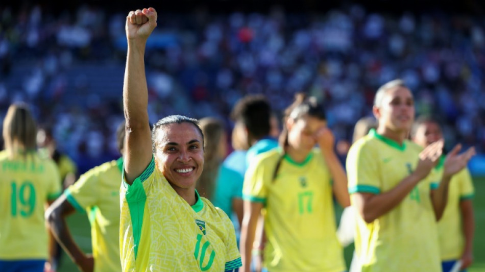 Prata da sele&ccedil;&atilde;o feminina d&aacute; alento ao maltratado futebol brasileiro