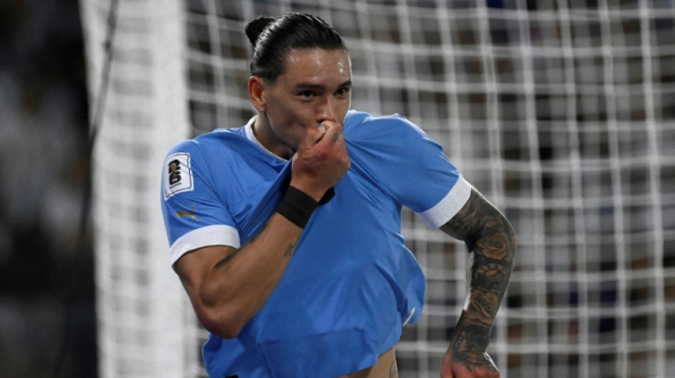 Uruguai vence Argentina (2-0) em La Bombonera pelas Eliminat&oacute;rias